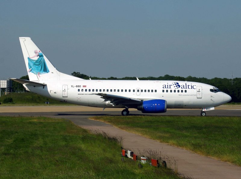 B737-500 YL-BBD