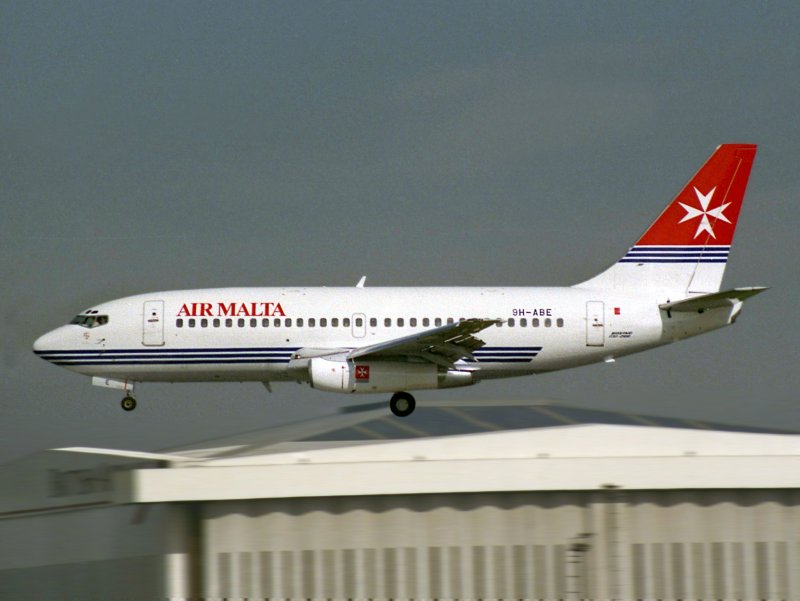 B737-200  9H-ABE