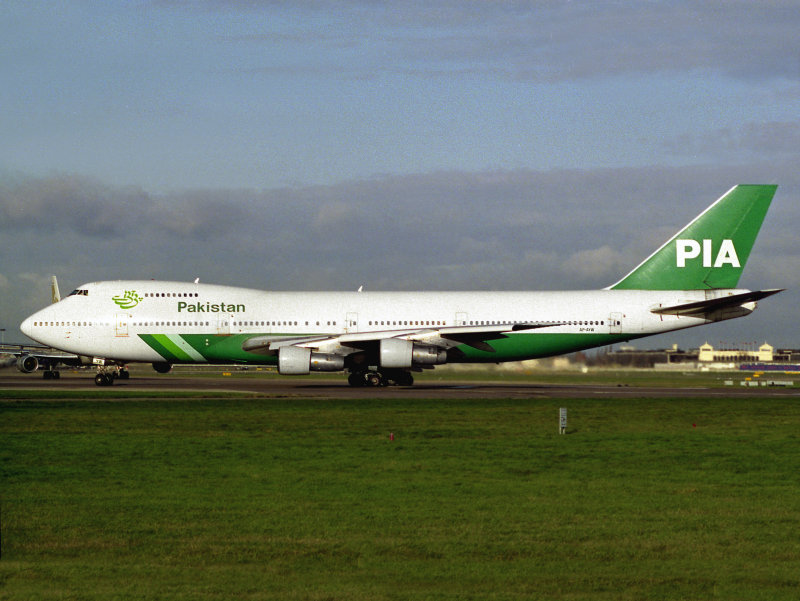 B747-200  AP-AYW