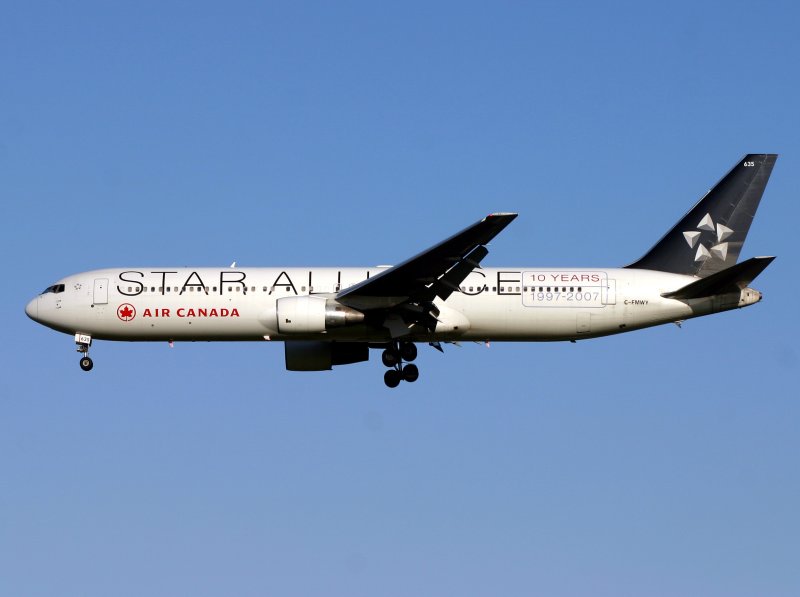 B767-300 C-FMWY