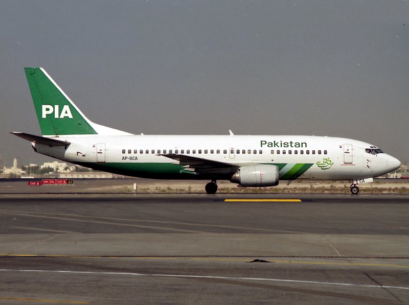 B737-300  AP-BCA