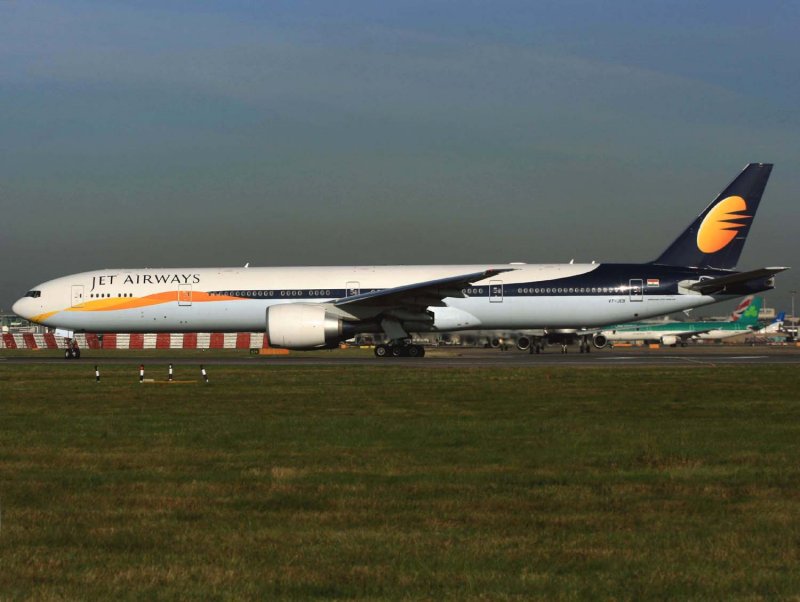 B777-300 VT-JEB LHR