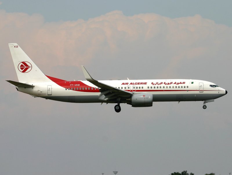 B737-800 7T-VKB