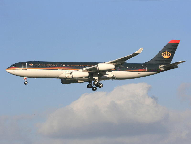 A340-200 JY-ABH