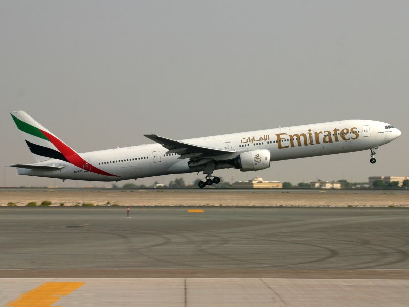 B777-300 A6-EMT