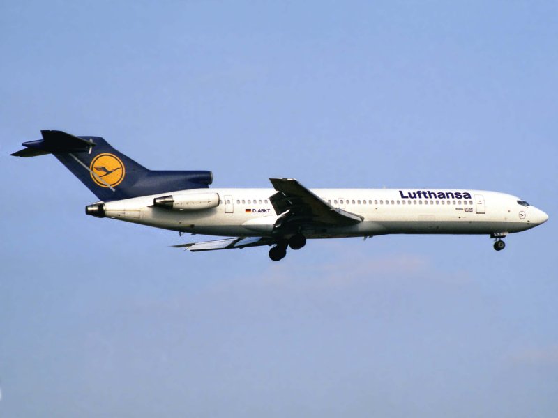 finals at FRA, one of the only 727s in the new colours