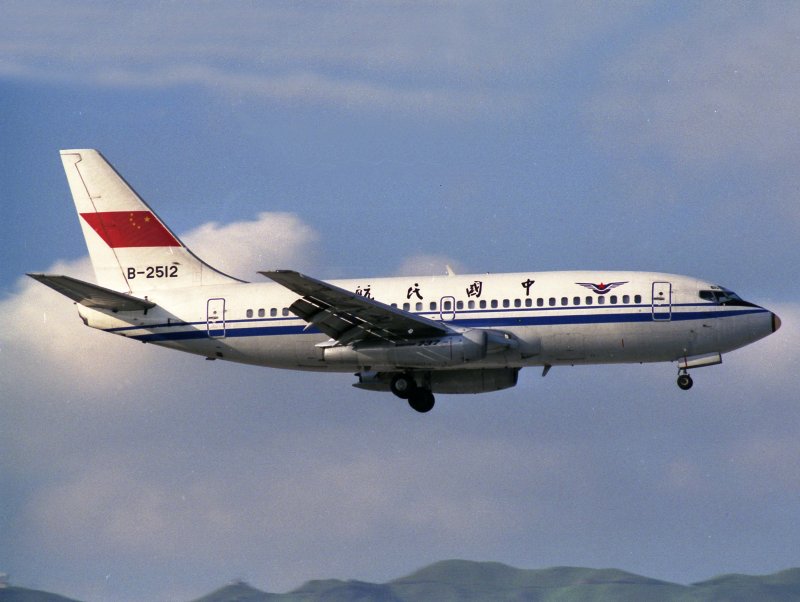 B737-200 B-2512