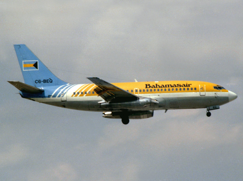 B737-200 C6-BEQ