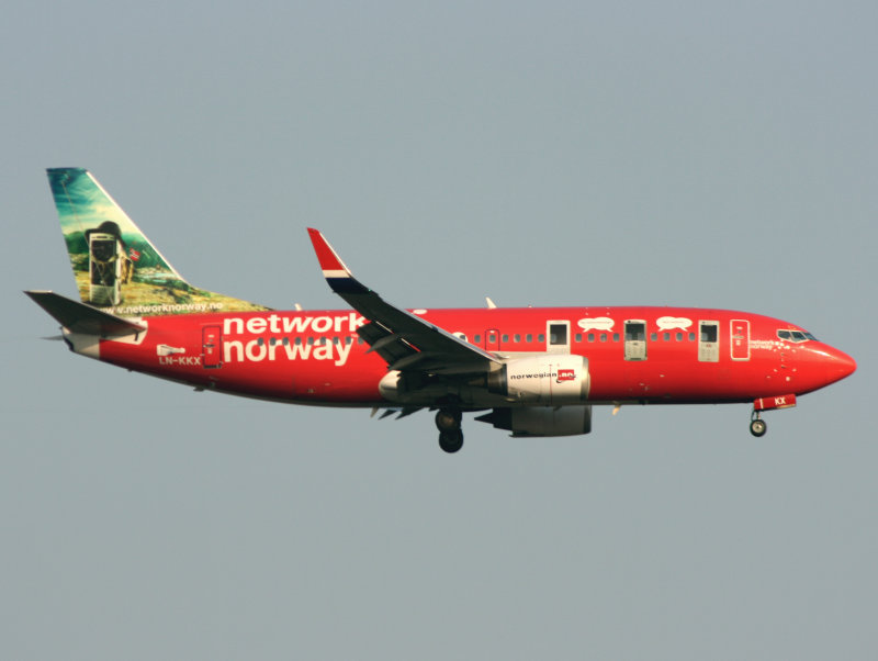 B737-300 LN-KKX