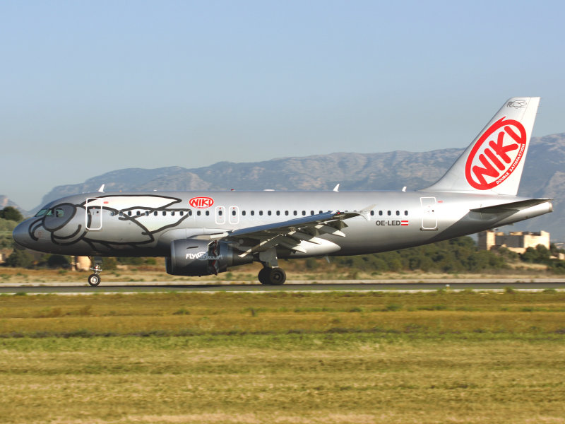 A-319 OE-LED