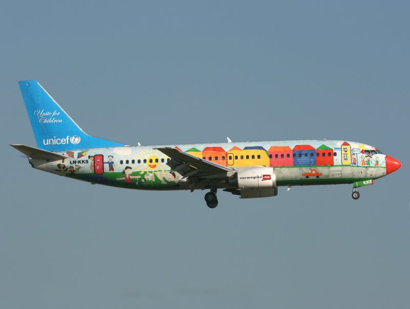 B737-300 LN-KKS