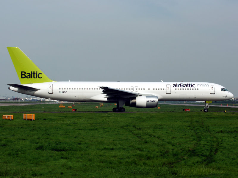 B757-200 YL-BDC