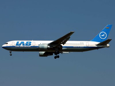 B767-300 CP-2425