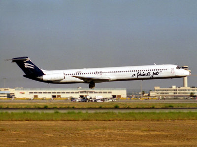 MD-83  N902PJ   