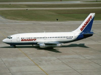 B.737-200 N4502W