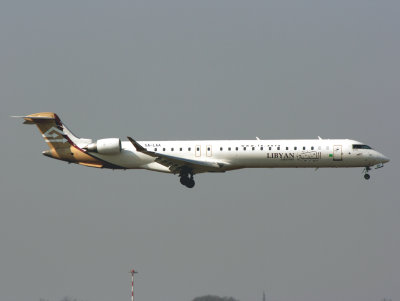 CRJ900 5N-LAA