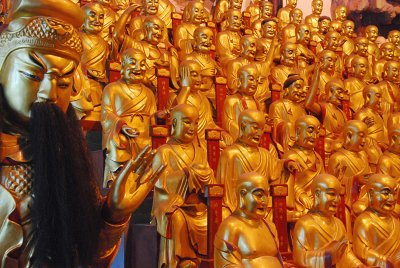 500 Gold buddhas