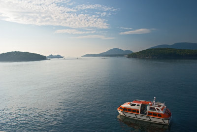 Life boat to transfer passengers to shore