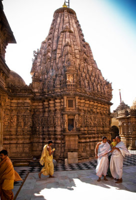 worshippers at top of 3000 steps