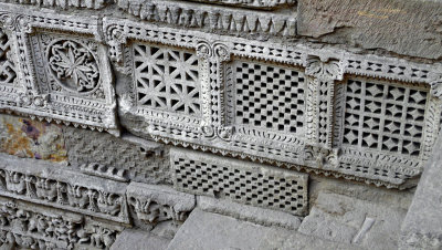 geometric carvings at  Patan stepwell