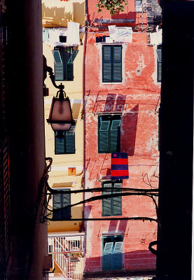 vernazza italy shutters
