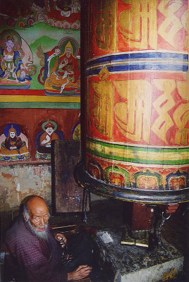 Bhutan old man with prayer wheel  beads copy.jpg