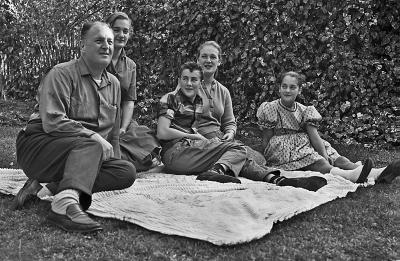 Dave,kids,backyard c.1956.jpg