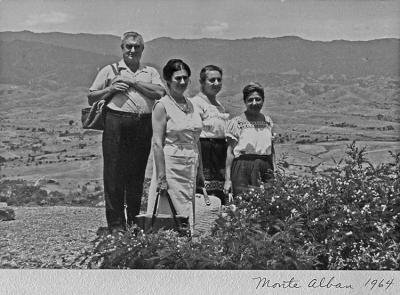 Edith,Ethel,Lisa&Vic Gottlieb.jpg