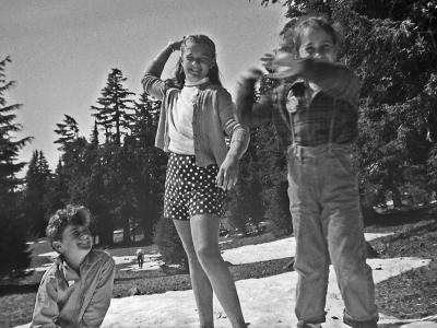 Family in snow-3.jpg