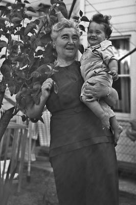 GrandmaHelen,Rachel.jpg