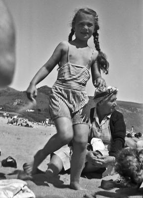 Helen,Margy,beach.jpg