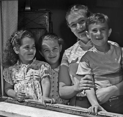 kids at window.jpg