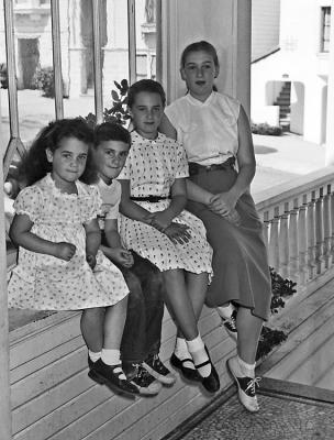 kids on front porch-2.jpg