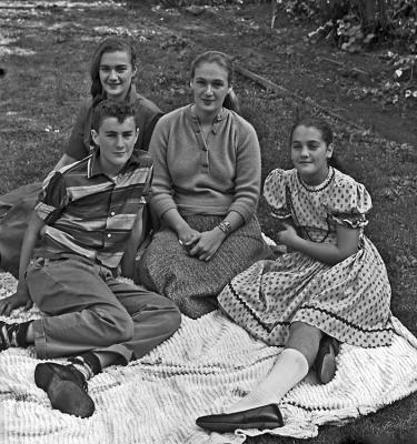 kids,backyard.jpg