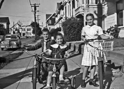 Margy,Rachel,Davy,bikes.jpg