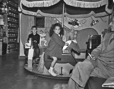 Rachel,merry-go-round.jpg
