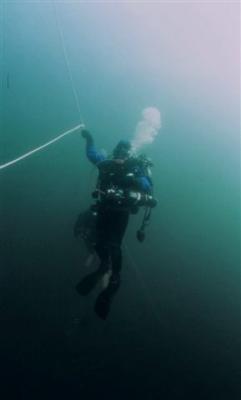 Diver Nigel Leggett decompressing at the 20-foot stop