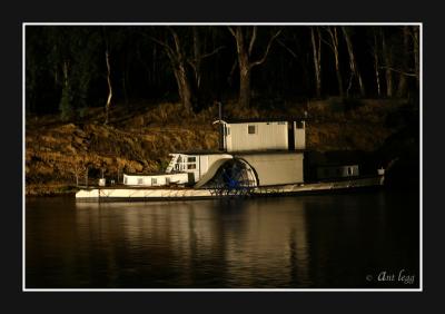 g3/21/445521/3/57199020.paddleboatwaitsonwater1copy.jpg