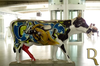 #70 UrbanCow - Pinta a Vaca, Não o Combóio by Mar (CP - Combóios de Portugal)