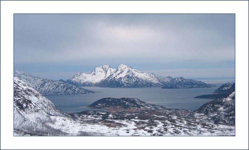The island Vengsya as seen from Finnvikskardet.jpg