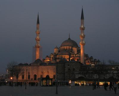 Yeni Cami by night.jpg