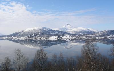 Speilblankt på Balsfjorden.jpg