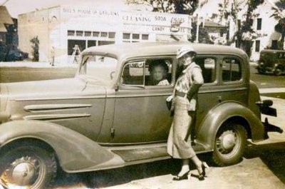 1940s - Ruby High (standing) with her friend Marie Severin on Flagler Street, Miami
