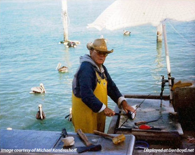 1982 - Walter Kandrashoff cleaning a mackeral at Miamarina