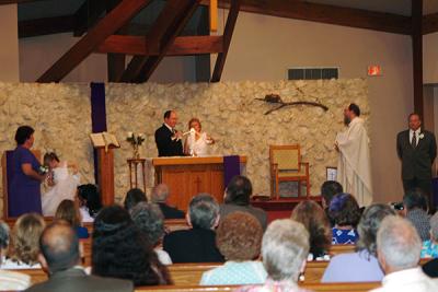 Lighting the candle at Pete and Lindas wedding, photo #9030