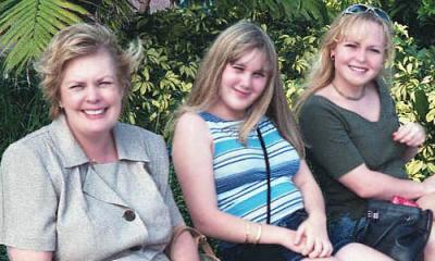 2000 - Karen and daughters Donna and Karen D.