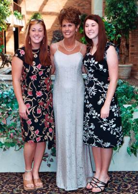 Jim's daughters Lisa Marie Criswell and Katie Criswell with Kathy, photo #021_18