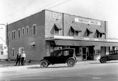 1927 - Antique cars at Rawlings' Grocery in Hialeah