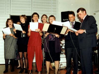 in the middle: Gisela, Maria, Monika 1988