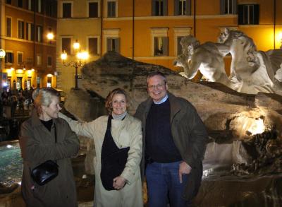 More tourists at the Fontana di Trevi